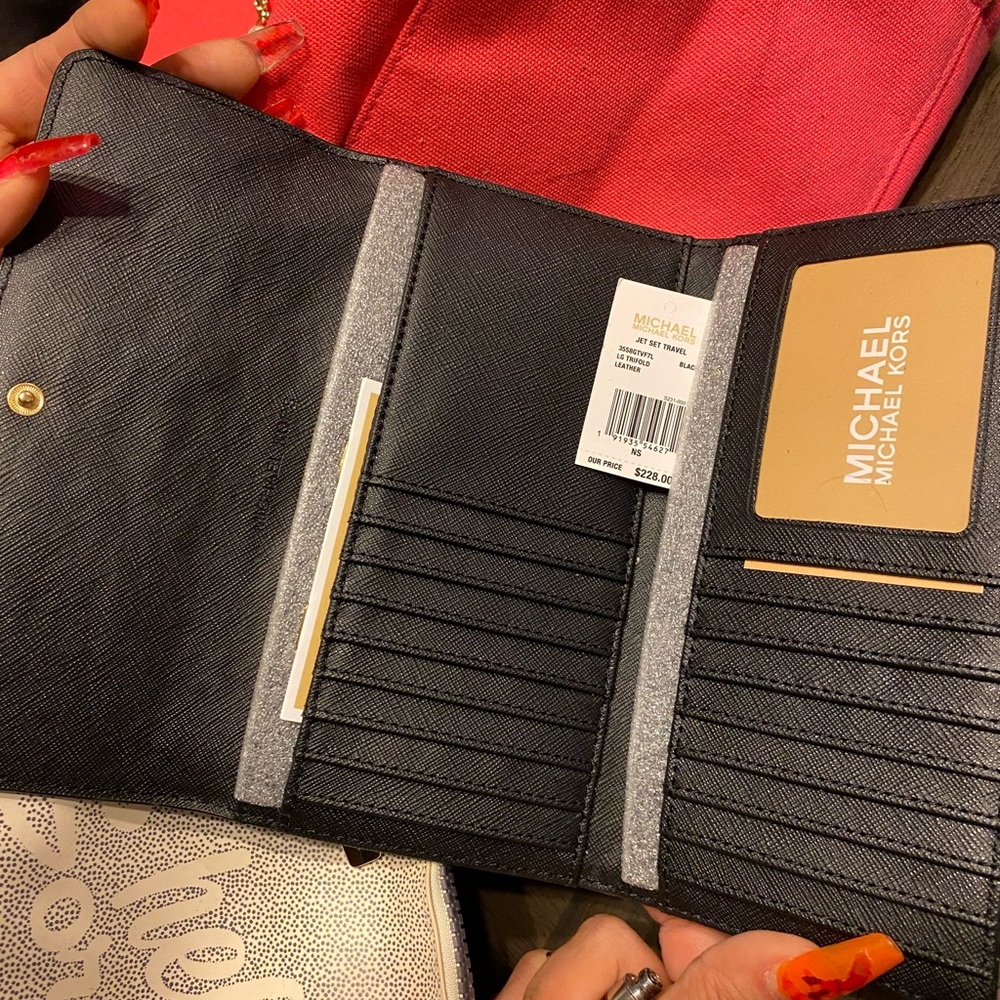 Michael kors wallet brand new